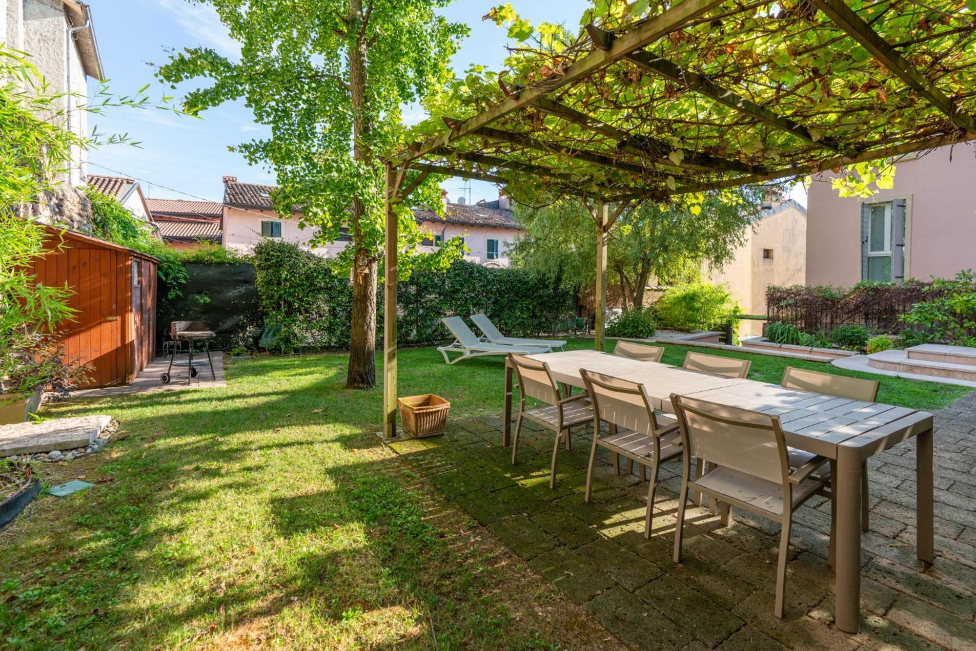 Corte Angelini By Postcardsfrom Castelnuovo del Garda Exterior photo