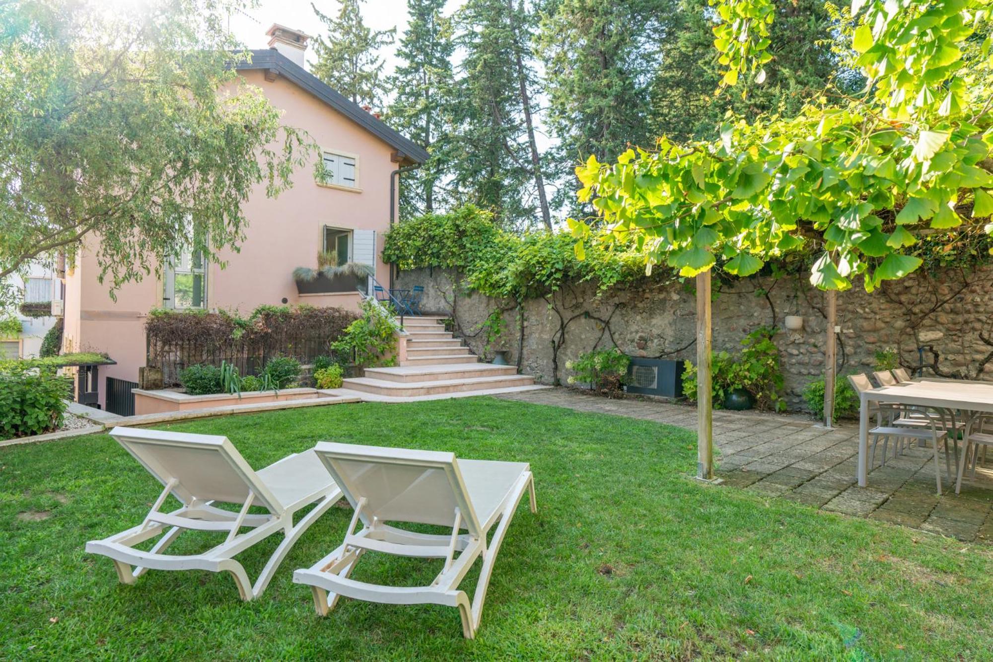 Corte Angelini By Postcardsfrom Castelnuovo del Garda Exterior photo
