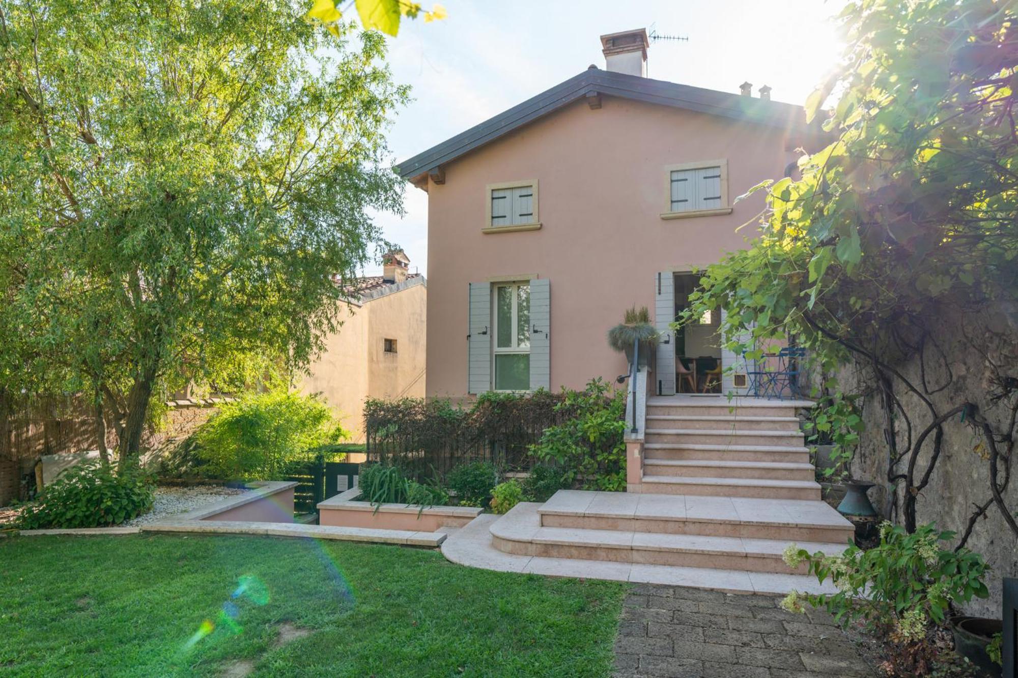 Corte Angelini By Postcardsfrom Castelnuovo del Garda Exterior photo